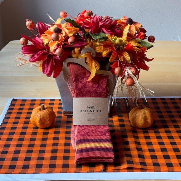 🍁🍂🍁 COACH SIGNATURE CALF SOCKS 🍁🍂🍁 NWT 🍁🍂🍁 - Picture 2 of 16